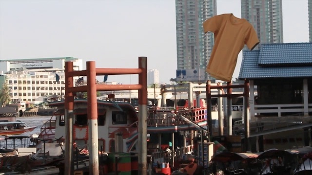 ユニクロTVCMタイ撮影コーディネート