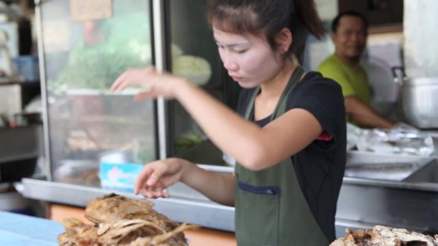 ユニクロTVCMタイ撮影コーディネート